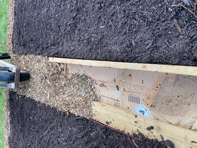 packing the edge along the upright guide boards